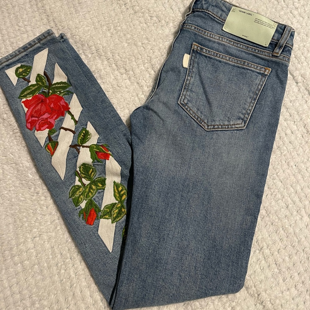 Jeans of-white 25!! free accessory!  😍